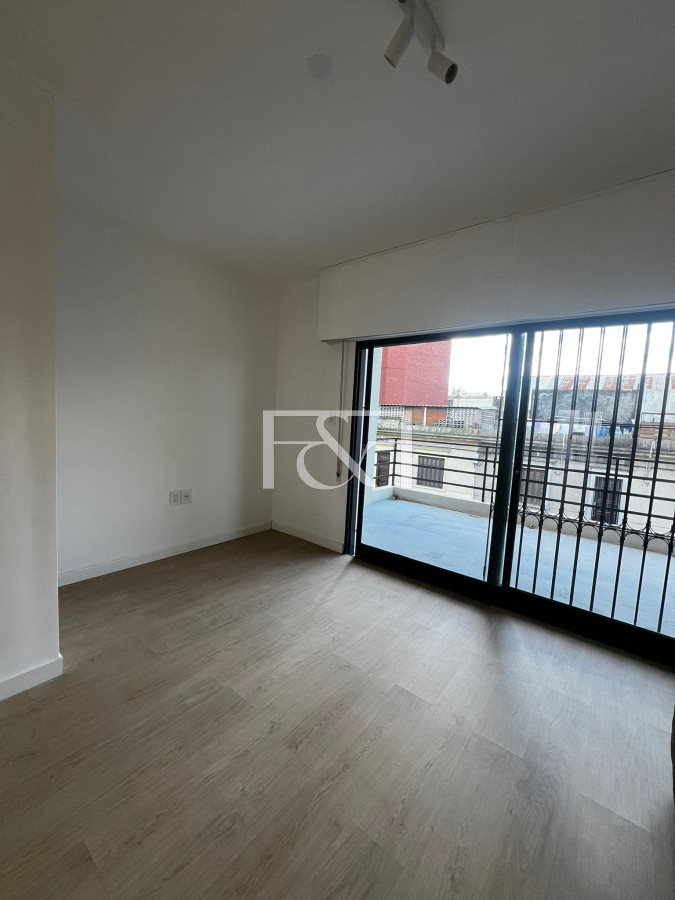 Apartamento ID.2489 - Venta apto, 2 dor ,Balcon , patio con parrilllero a estrenar Aguada