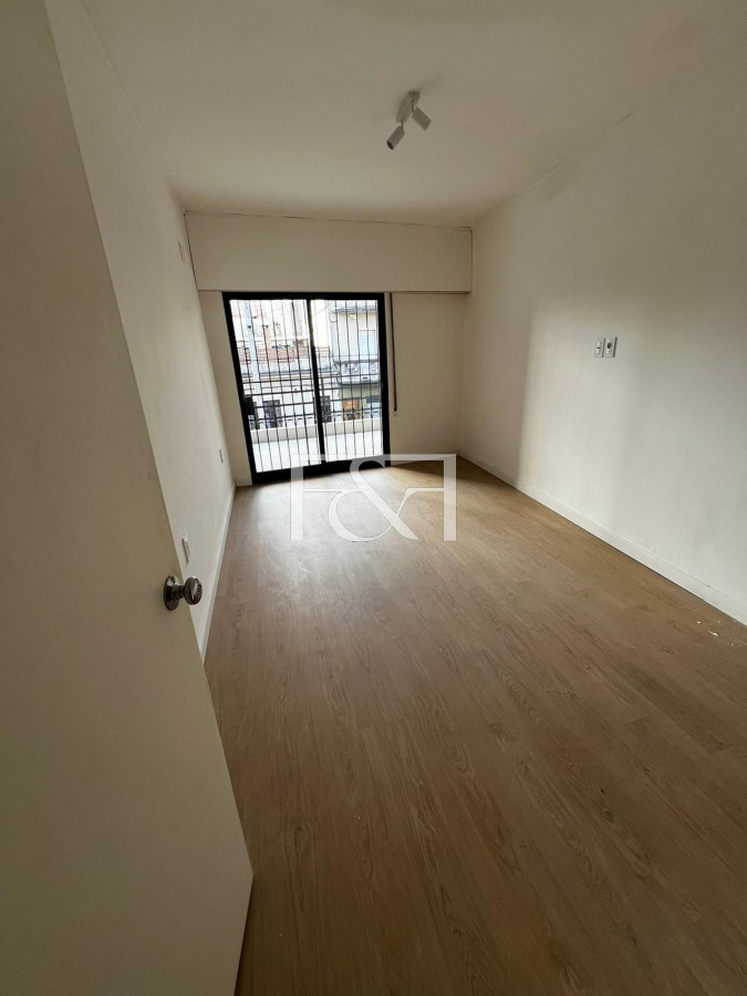 Apartamento ID.2489 - Venta apto, 2 dor ,Balcon , patio con parrilllero a estrenar Aguada