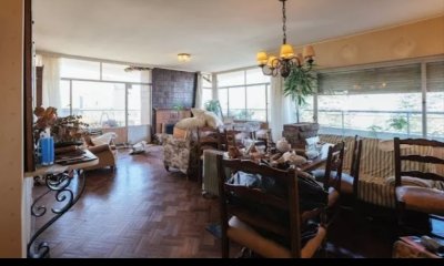 Apartamento de 4 dormitorios y garage en Pocitos!
