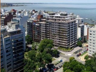 Apartamento En Venta, En Pozo De 4 Dormitorios En Villa Biarritz