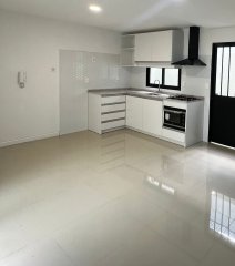 Venta Duplex . 2 Dormitorios , Patios , Azotea con parrillero . Estrena