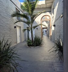 Vendo. Apartamento 2 dor , tipo casa, lindo patio. Aguada