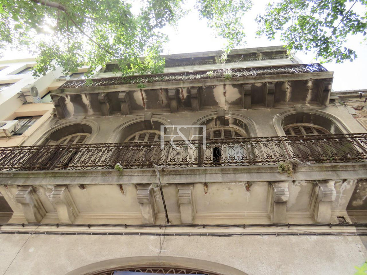 Casa ID.1349 - Venta inmueble  a reciclar sobre rambla portuaria Ciudad Vieja