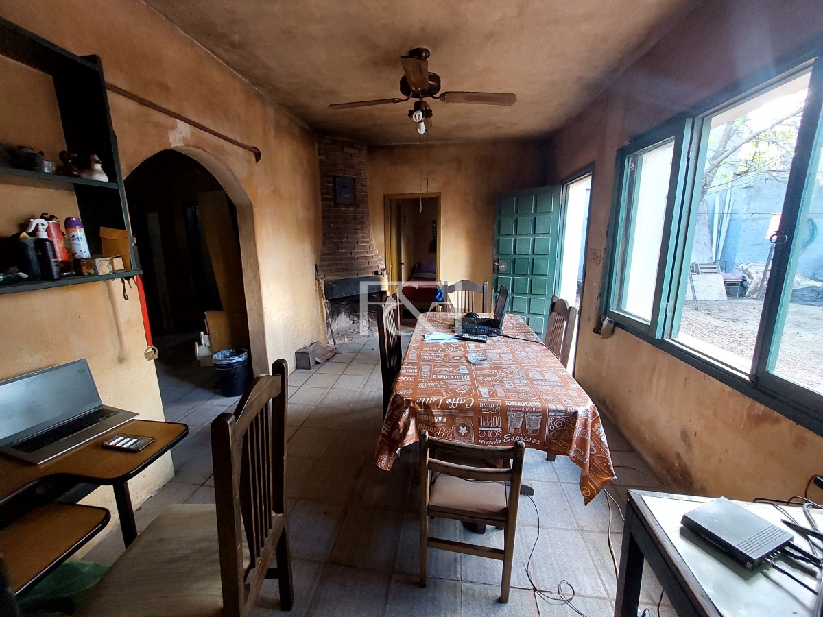 Casa ID.2315 - Se vende casa de dos dormitorios con espectacular terreno a una cuadra de la Rambla, Lomas de Solymar.
