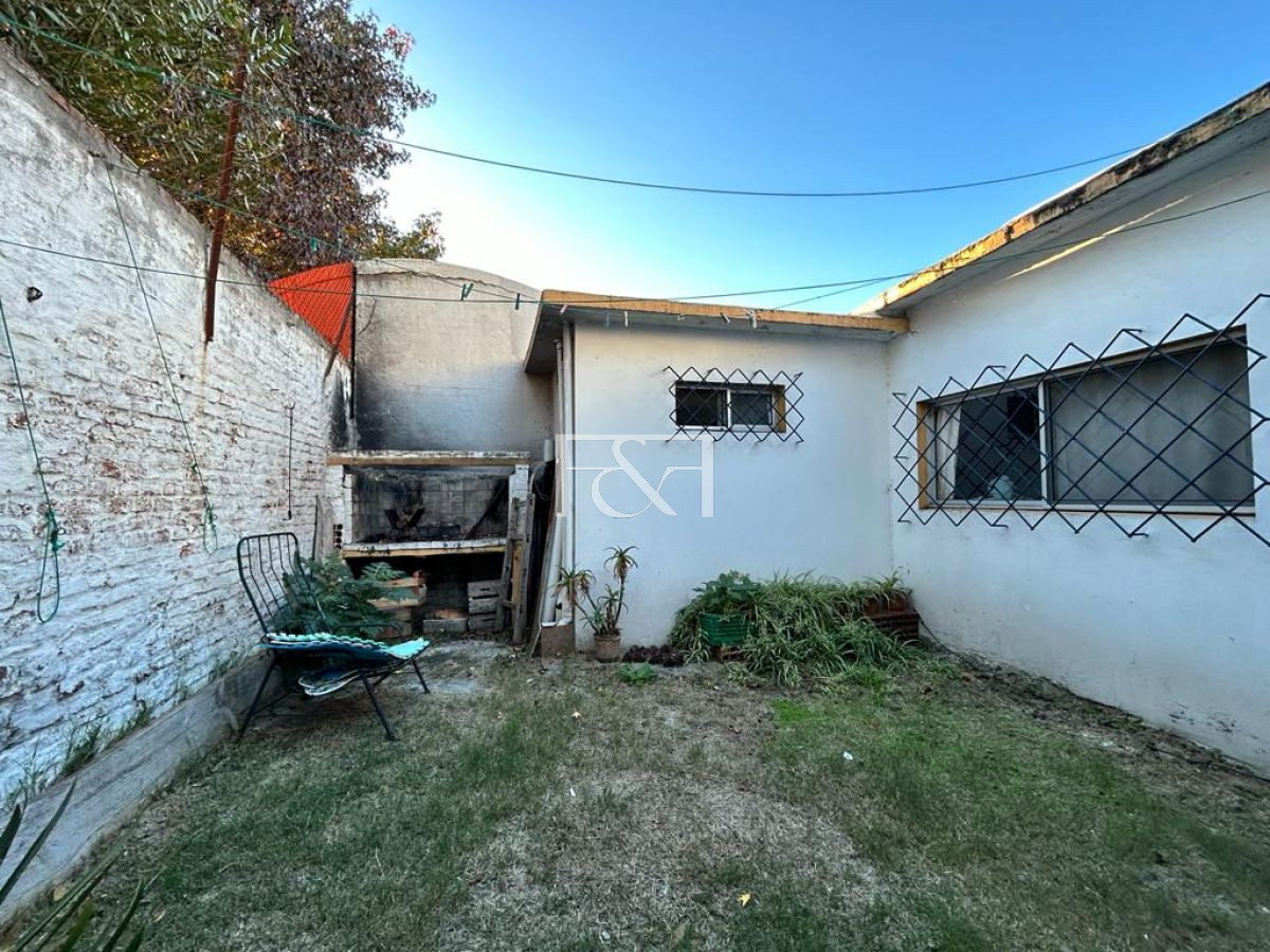 Casa ID.2561 - Venta de casa con Apartamento y Garaje