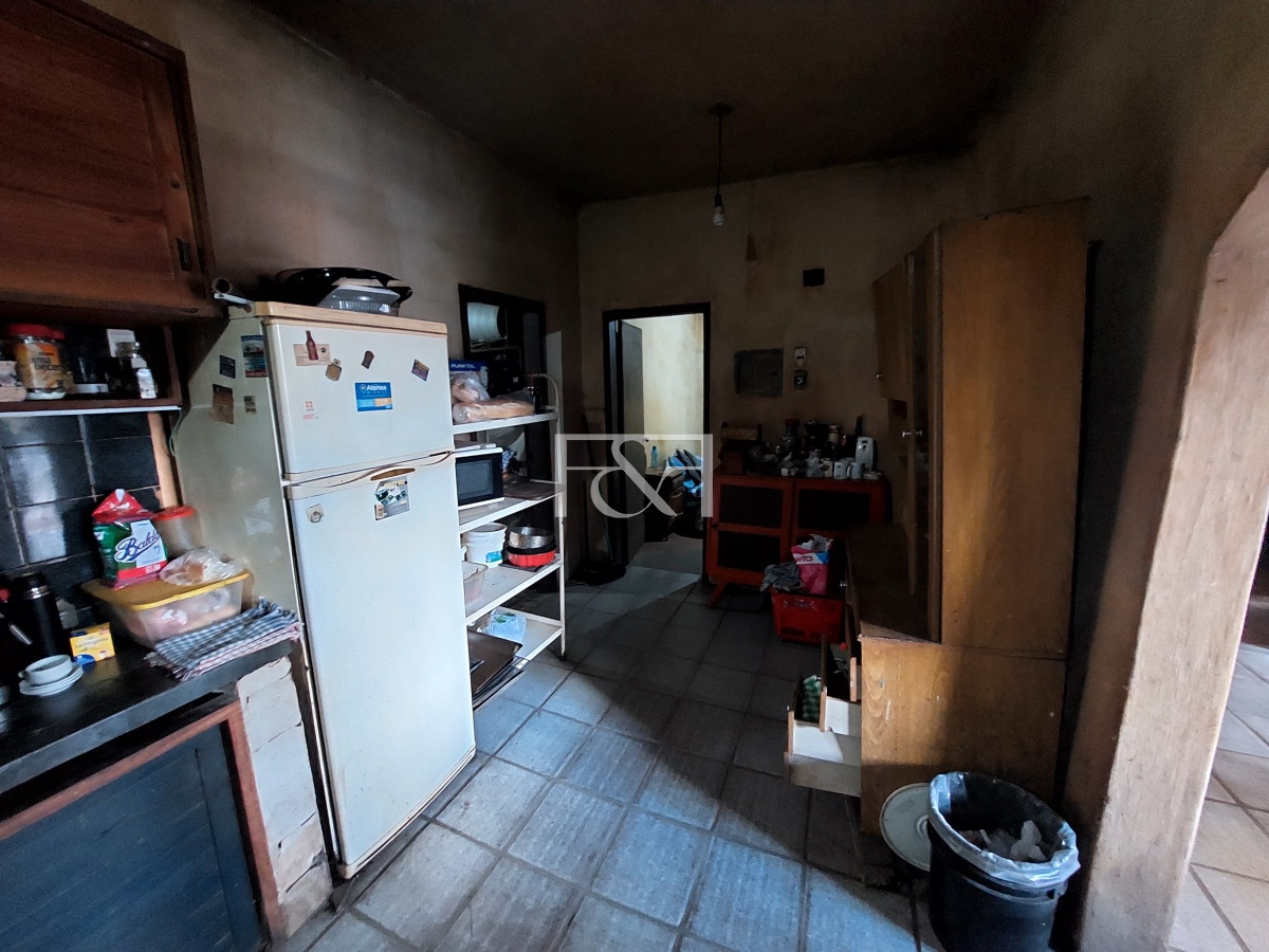 Casa ID.2315 - Se vende casa de dos dormitorios con espectacular terreno a una cuadra de la Rambla, Lomas de Solymar.
