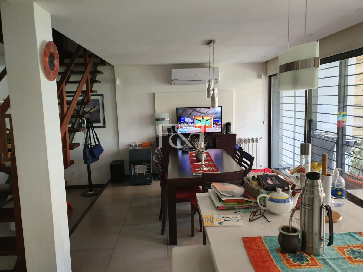 Casa ID.2570 - VENTA CASA 4 DORMITORIOS CON GARAGE EN EL PRADO