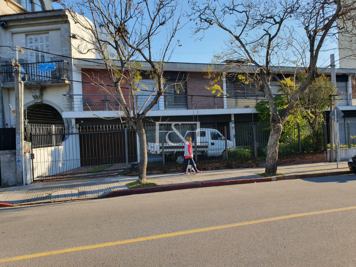 Casa ID.2570 - VENTA CASA 4 DORMITORIOS CON GARAGE EN EL PRADO