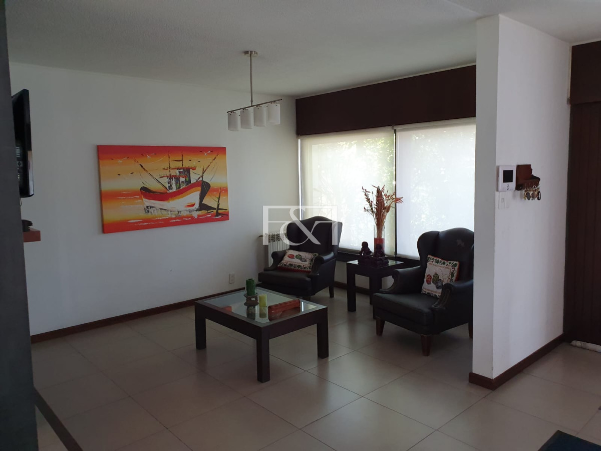 Casa ID.2570 - VENTA CASA 4 DORMITORIOS CON GARAGE EN EL PRADO