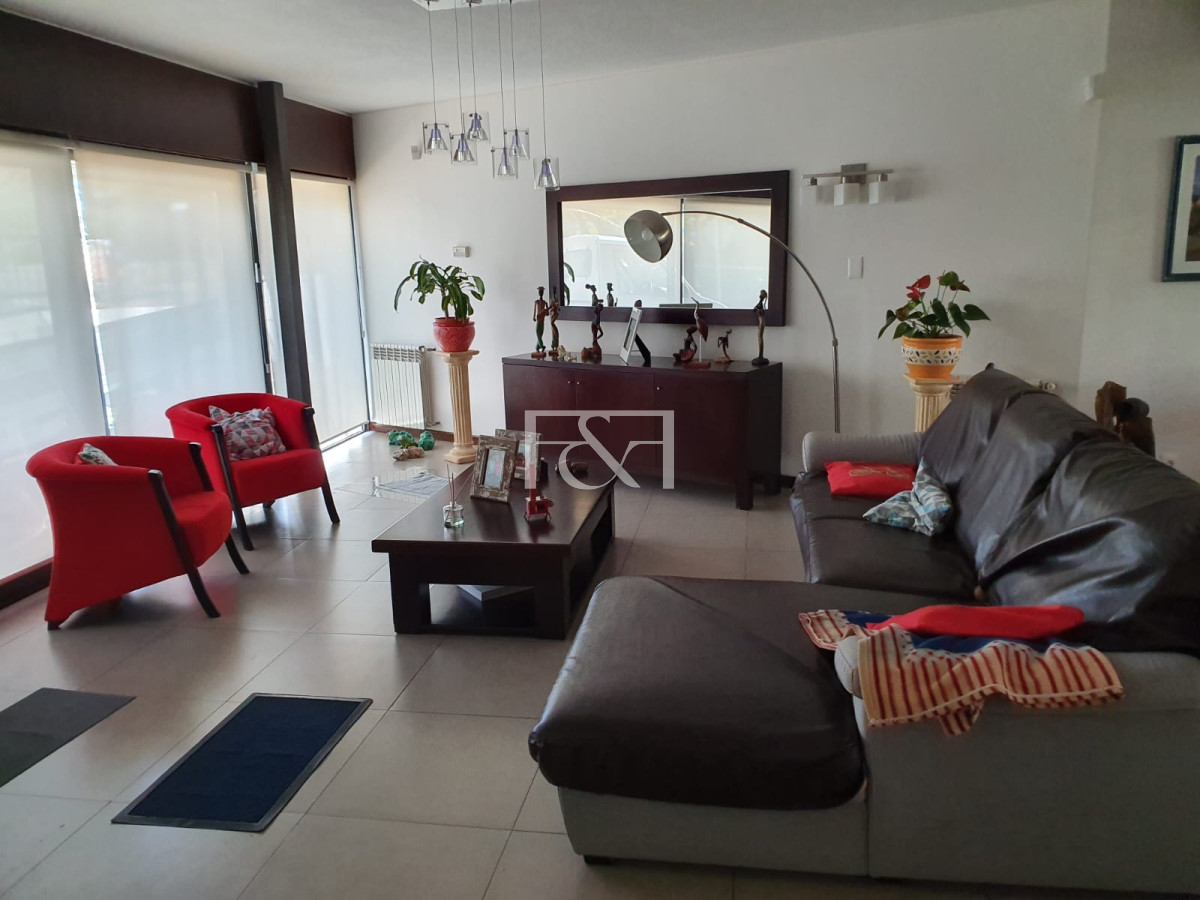 Casa ID.2570 - VENTA CASA 4 DORMITORIOS CON GARAGE EN EL PRADO