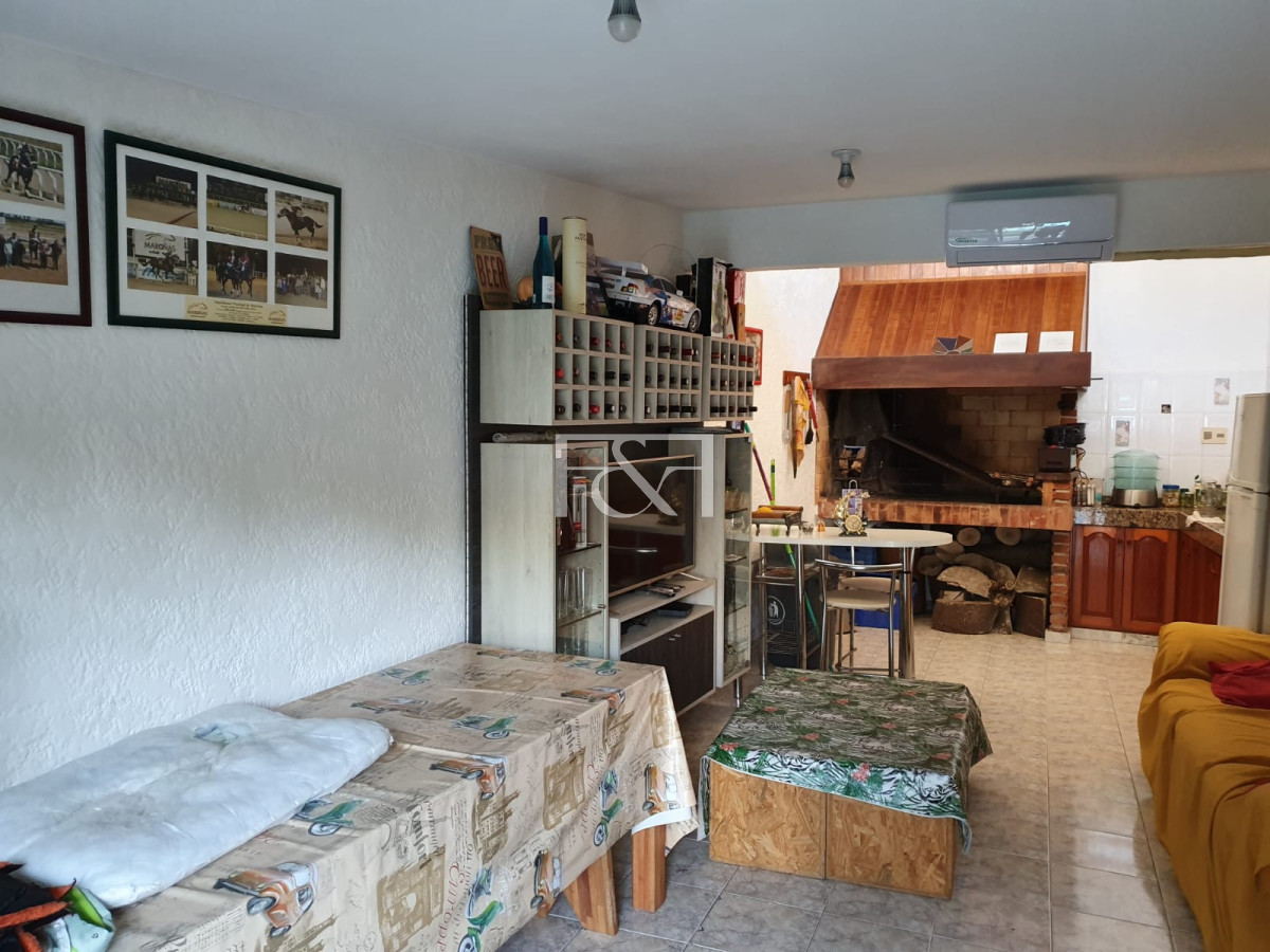 Casa ID.2570 - VENTA CASA 4 DORMITORIOS CON GARAGE EN EL PRADO