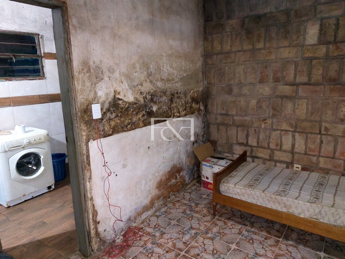 Casa ID.2315 - Se vende casa de dos dormitorios con espectacular terreno a una cuadra de la Rambla, Lomas de Solymar.