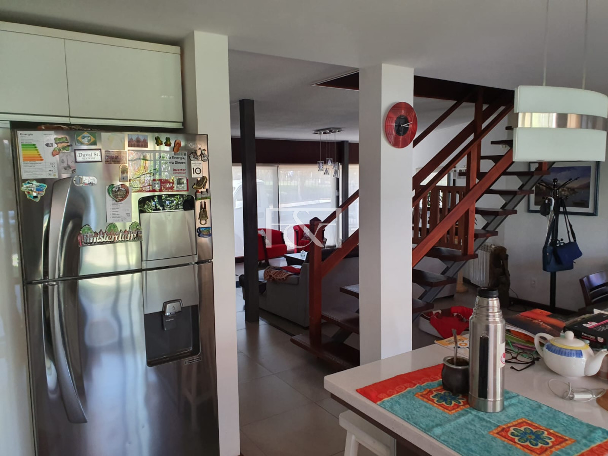 Casa ID.2570 - VENTA CASA 4 DORMITORIOS CON GARAGE EN EL PRADO