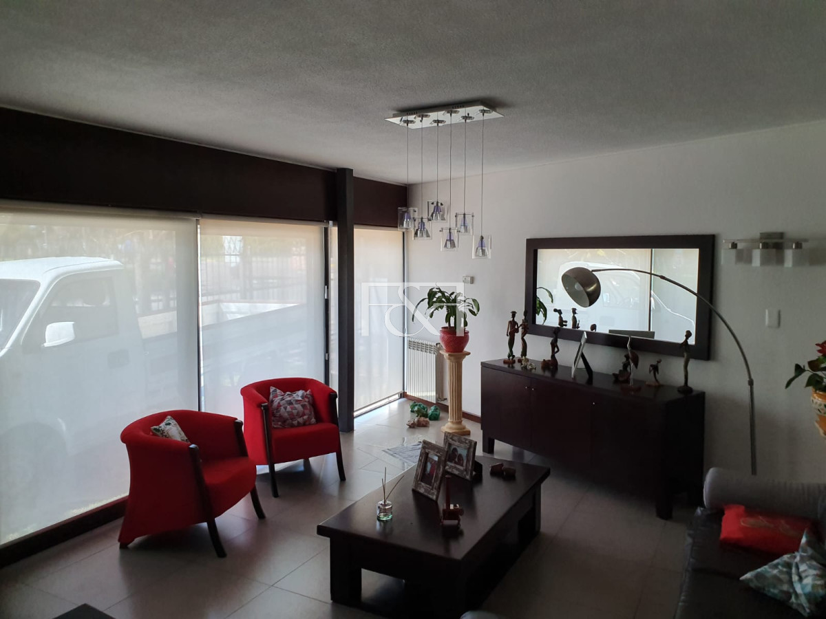 Casa ID.2570 - VENTA CASA 4 DORMITORIOS CON GARAGE EN EL PRADO
