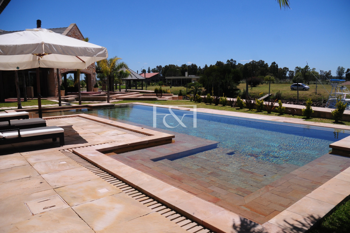 Casa ID.2743 - Venta Casa 5 dormitorios en Marina de Santa Lucía