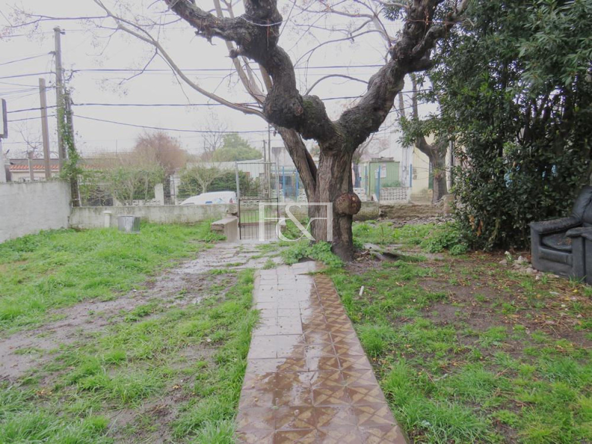 Casa ID.1282 - Venta Casa Terreno La Teja 