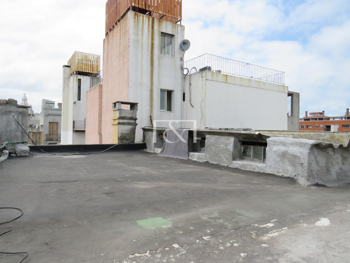 Casa ID.1336 - Venta Casa-Pensión 19 dormitorios. Ciudad Vieja. Oportunidad de Inversión