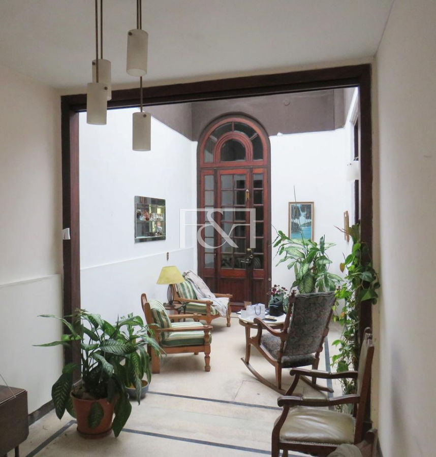 Casa ID.1338 - Venta casa tres dormitorios dos baños Palermo