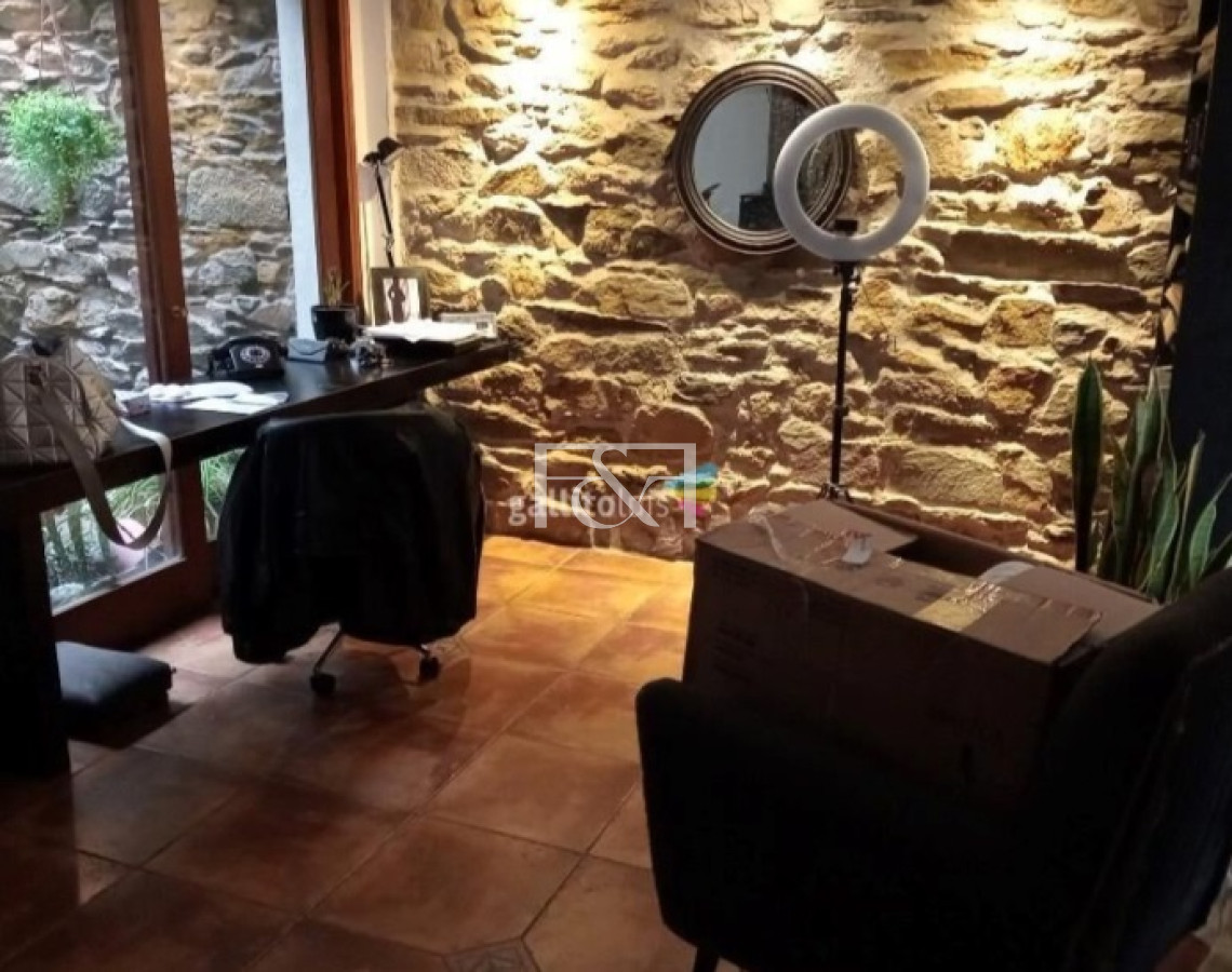 Casa ID.2556 - VENTA CASA 4 DORMITORIOS Y PARRILLERO EN PARQUE RODO