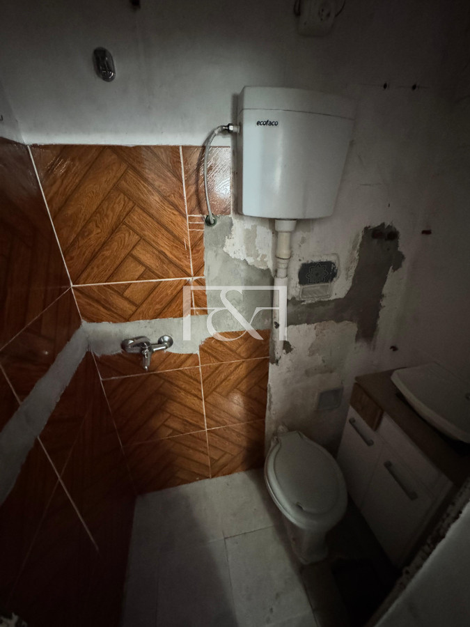 Casa ID.2721 - Atencion Inversionista !! Venta 1 casa con garaje mas 7 apartamentos