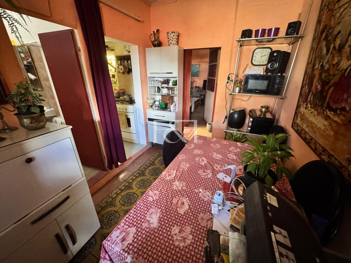Casa ID.2721 - Atencion Inversionista !! Venta 1 casa con garaje mas 7 apartamentos