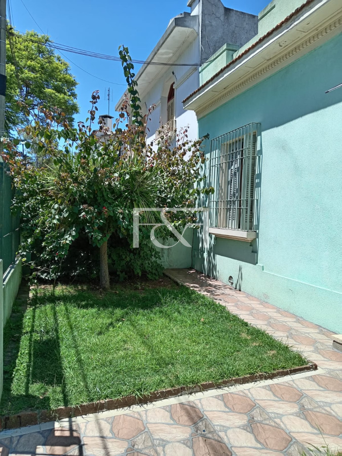 Casa ID.2642 - VENTA CASA DE DOS DORMITORIOS CON PATIO EN COLÓN