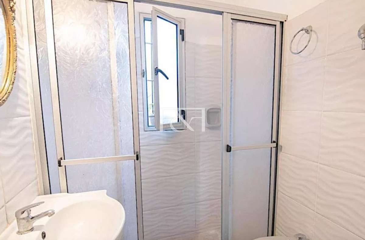 Casa ID.2701 - VENTA CASA 2 DORM. CON COCHERA Y JARDÍN EN BUCEO