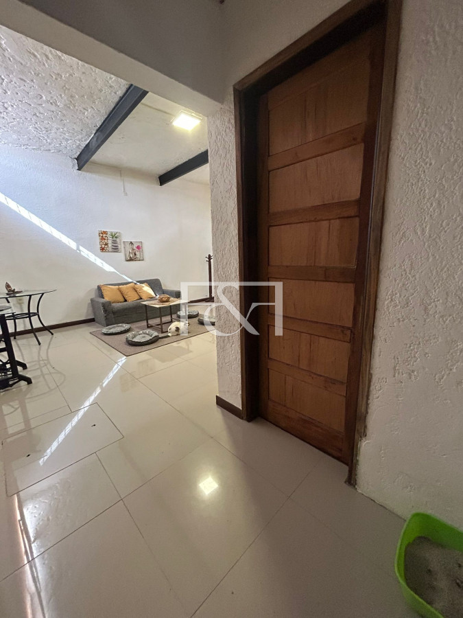 Casa ID.2173 - Amplia casa con Local comercial y garage  en Belvedere