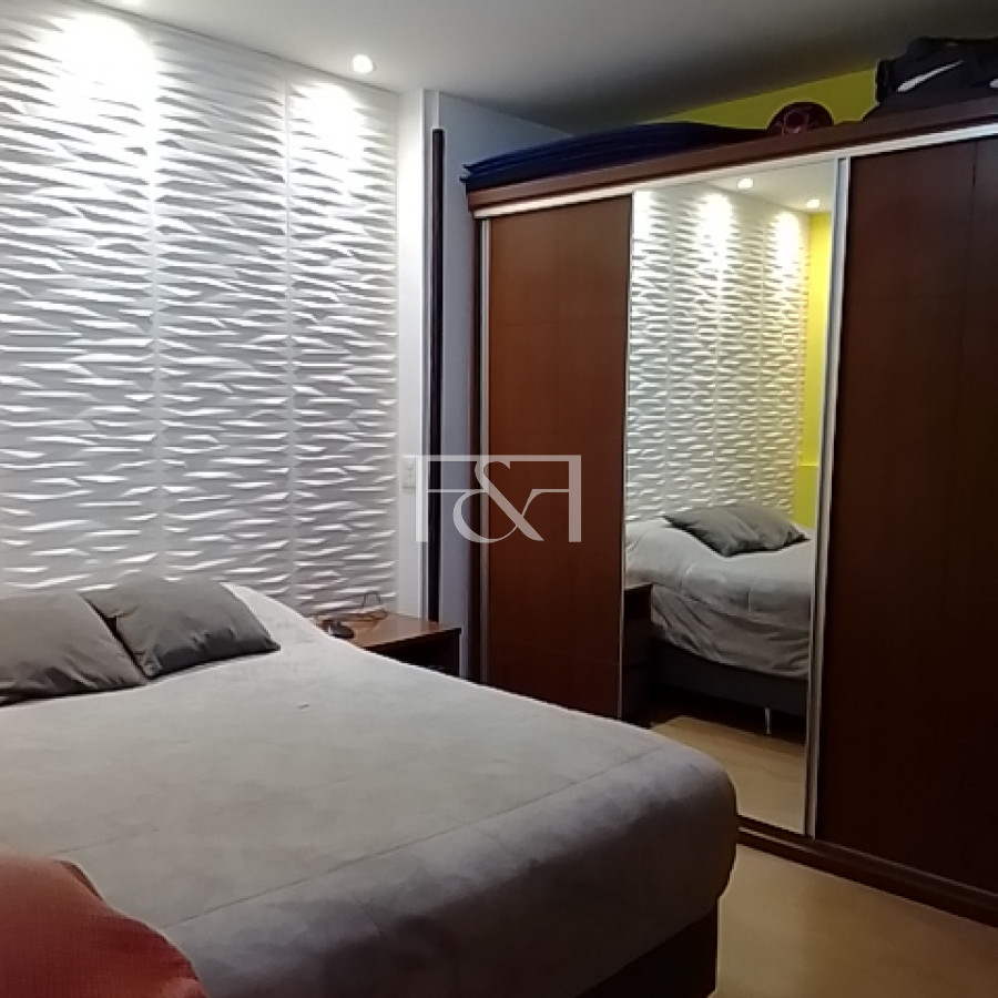 Casa ID.2484 - VENTA CASA 5 DORMITORIOS CON GARAGE EN TRES CRUCES