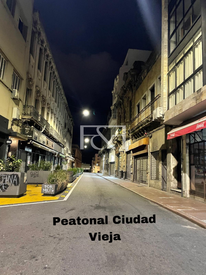 Casa ID.1336 - Venta Casa-Pensión 19 dormitorios. Ciudad Vieja. Oportunidad de Inversión