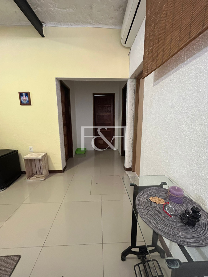 Casa ID.2173 - Amplia casa con Local comercial y garage  en Belvedere