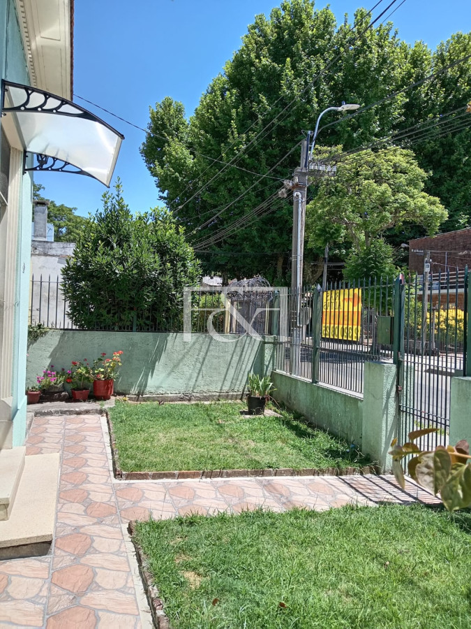 Casa ID.2642 - VENTA CASA DE DOS DORMITORIOS CON PATIO EN COLÓN