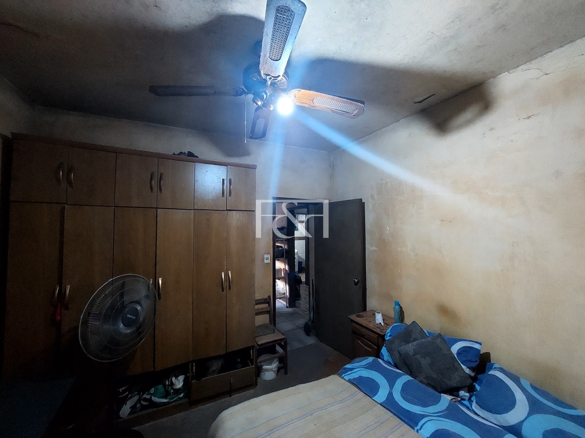 Casa ID.2315 - Se vende casa de dos dormitorios con espectacular terreno a una cuadra de la Rambla, Lomas de Solymar.