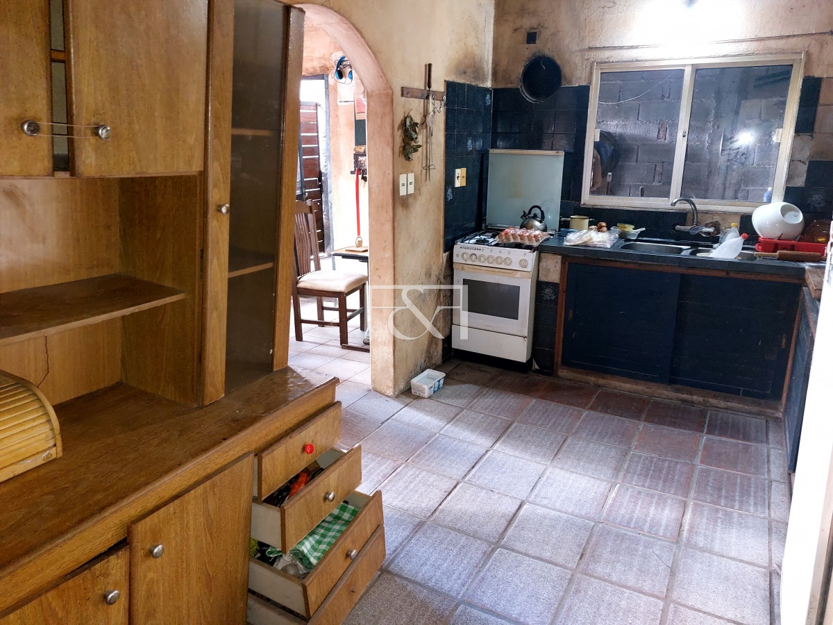 Casa ID.2315 - Se vende casa de dos dormitorios con espectacular terreno a una cuadra de la Rambla, Lomas de Solymar.