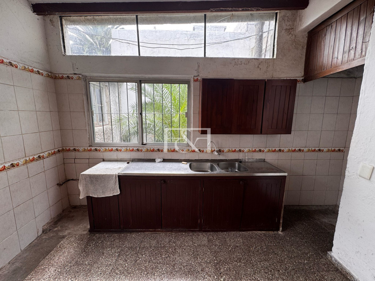 Casa ID.2695 - Venta amplia casa con buen terreno - Barrio Bella Vista