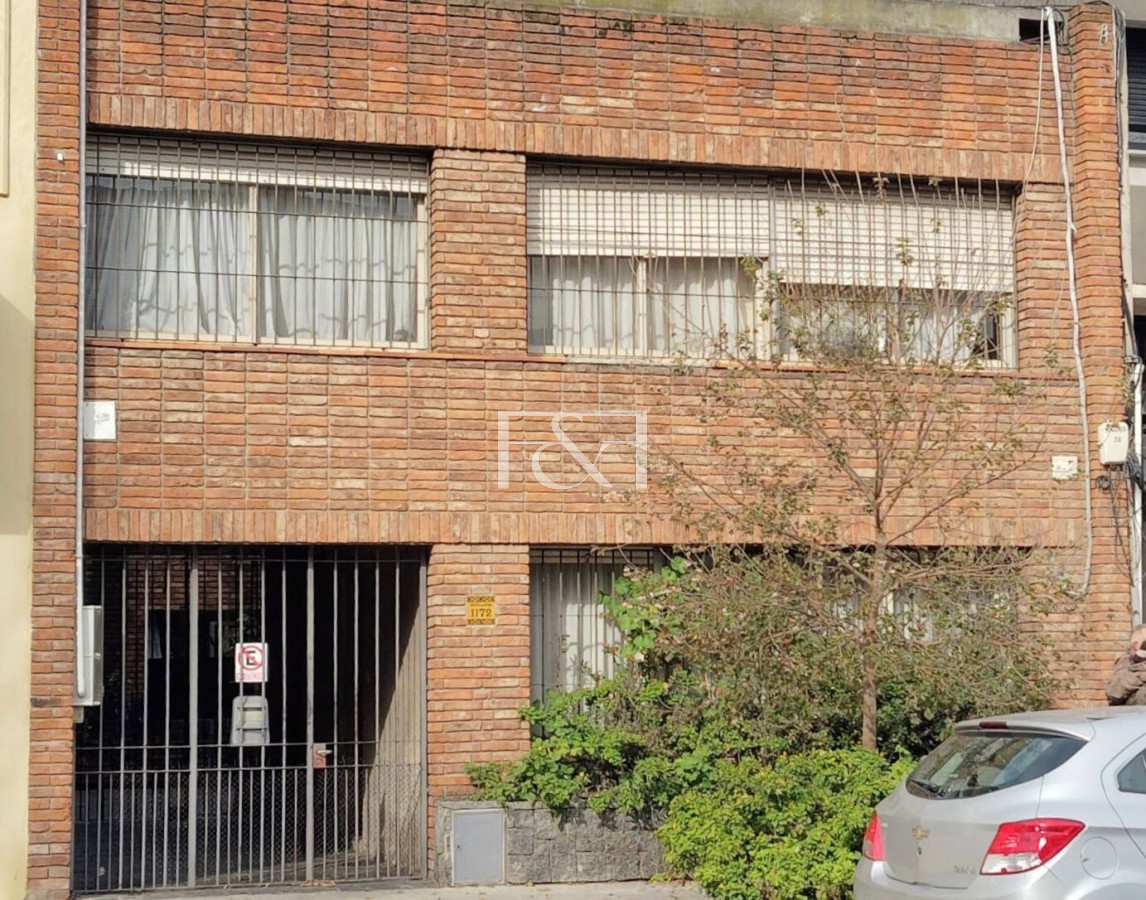 Casa ID.2462 - Venta Casa 7 Dormitorios en Pocitos