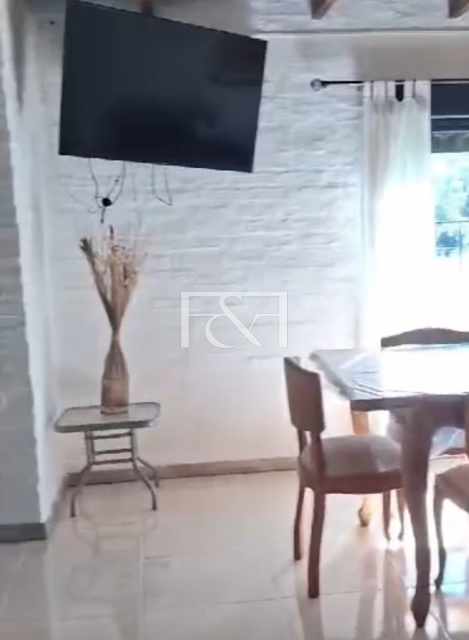 Casa ID.2822 - Venta hermosa casa 2 dormitorios, 2 Baños , terreno. Santa Ana  