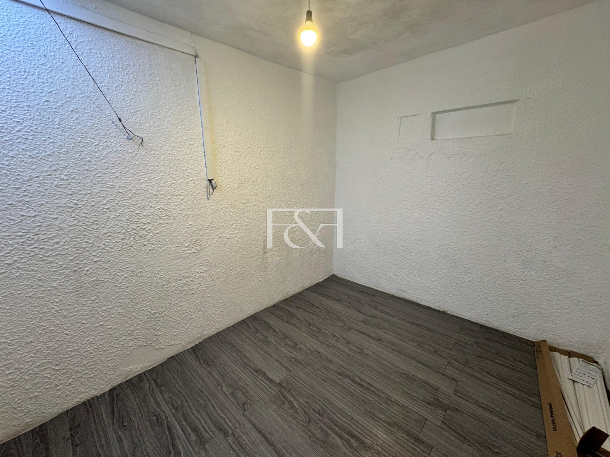 Casa ID.2721 - Atencion Inversionista !! Venta 1 casa con garaje mas 7 apartamentos