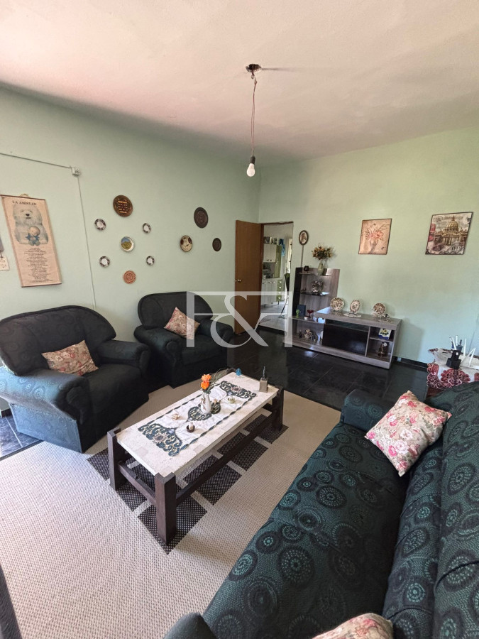 Casa ID.2664 - Venta Predio y Casa 2 dorm. + Jardín + Cochera + Fondo en Paso de la Arena
