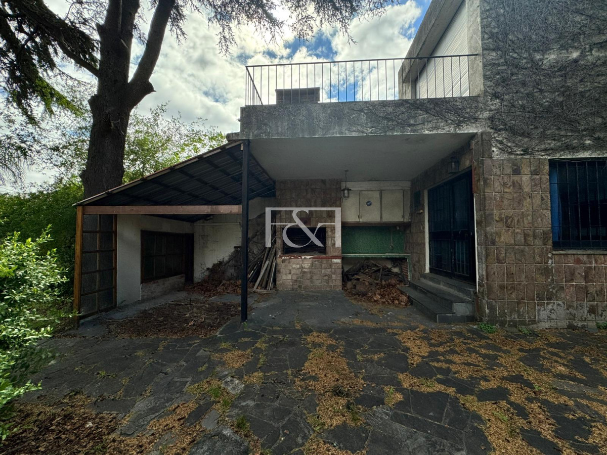 Casa ID.2848 - VENTA CASA 5 DORM. BARBACOA, JARDIN Y GARAGE EN BRAZO ORIENTAL