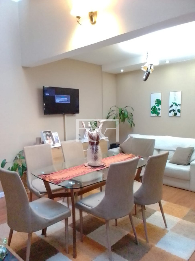 Casa ID.2484 - VENTA CASA 5 DORMITORIOS CON GARAGE EN TRES CRUCES