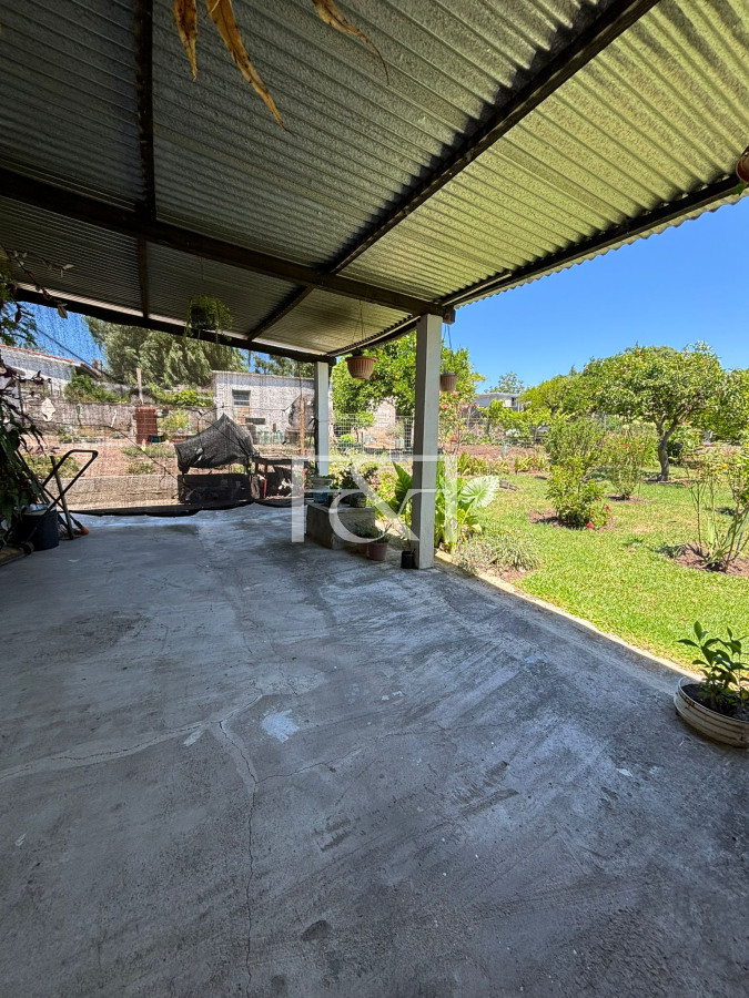 Casa ID.2664 - Venta Predio y Casa 2 dorm. + Jardín + Cochera + Fondo en Paso de la Arena