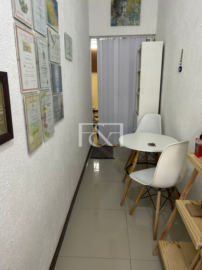 Casa ID.2173 - Amplia casa con Local comercial y garage  en Belvedere