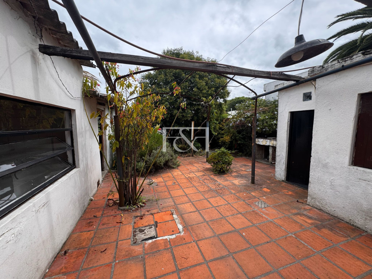 Casa ID.2695 - Venta amplia casa con buen terreno - Barrio Bella Vista