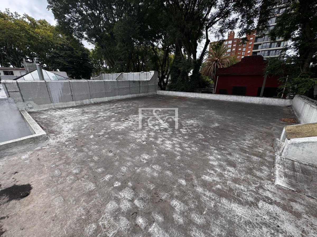 Casa ID.2695 - Venta amplia casa con buen terreno - Barrio Bella Vista