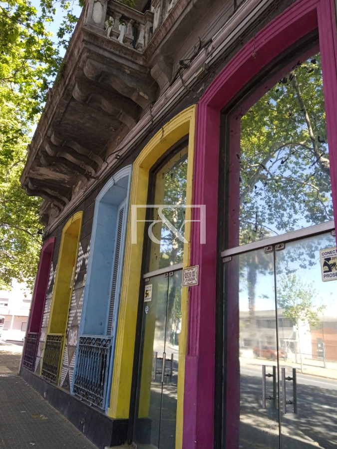 Casa ID.2255 - ¡ATENCIÓN INVERSIONISTAS! VENTA CASA DE 20 DORMITORIOS EN AV. AGRACIADA