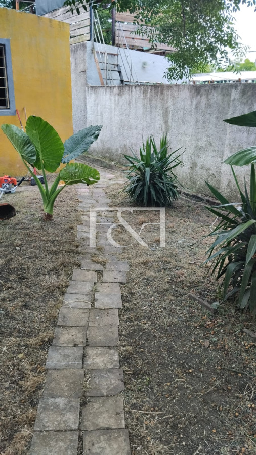 Casa ID.1282 - Venta Casa Terreno La Teja 