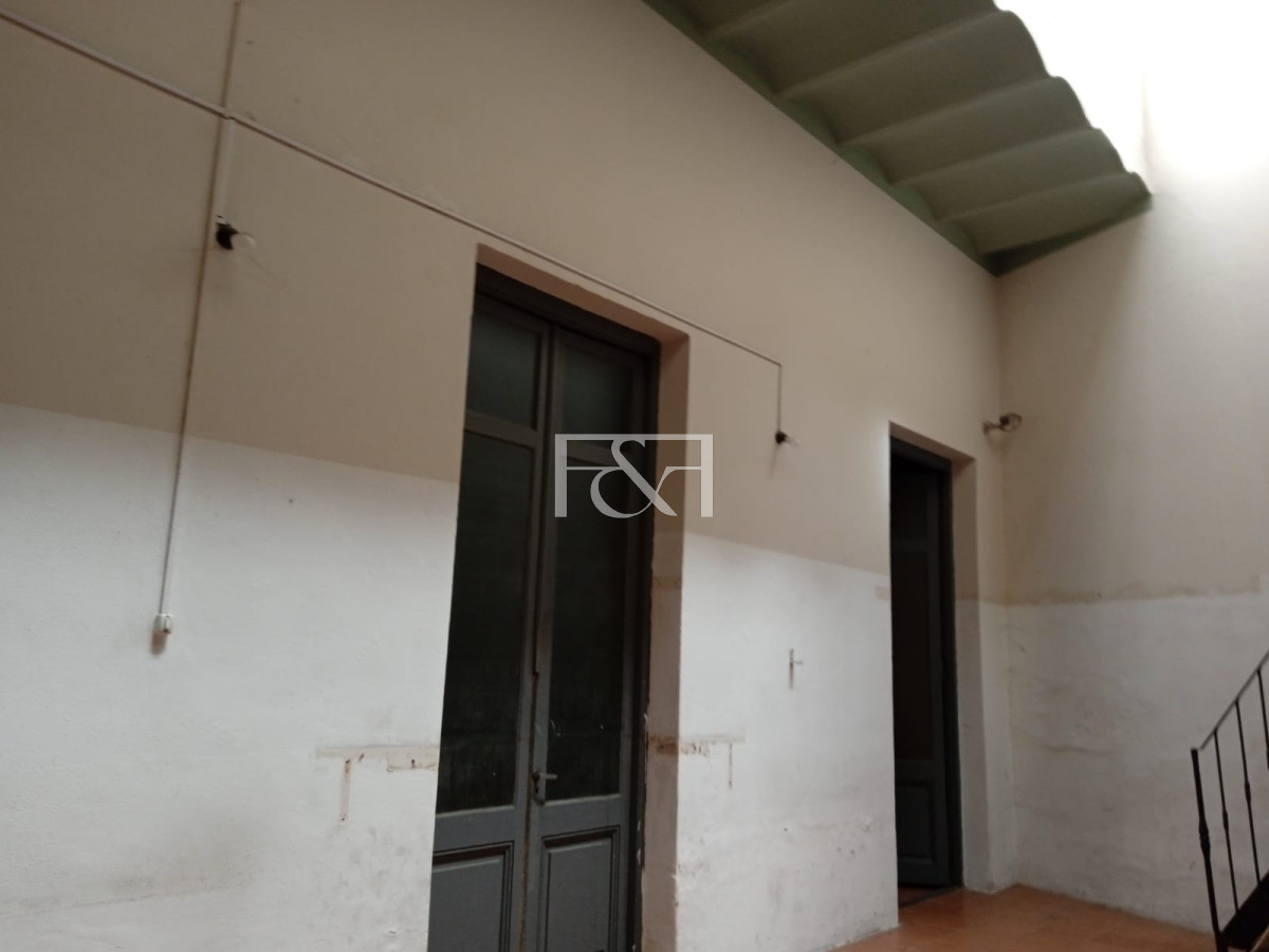 Casa ID.2255 - ¡ATENCIÓN INVERSIONISTAS! VENTA CASA DE 20 DORMITORIOS EN AV. AGRACIADA