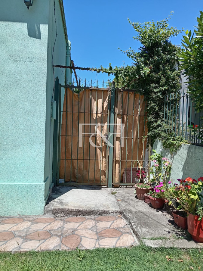 Casa ID.2642 - VENTA CASA DE DOS DORMITORIOS CON PATIO EN COLÓN