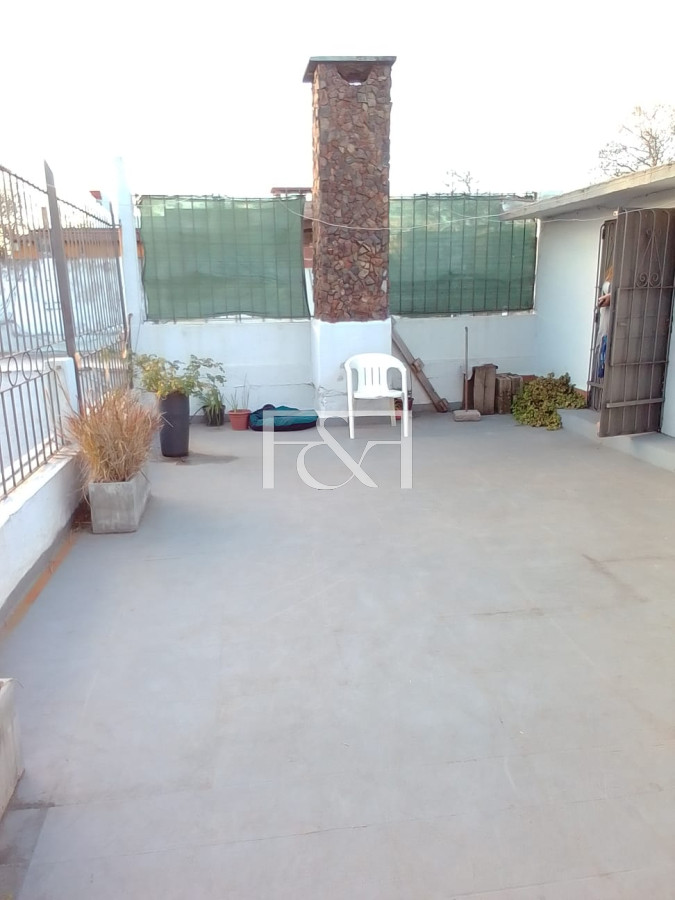 Casa ID.2484 - VENTA CASA 5 DORMITORIOS CON GARAGE EN TRES CRUCES